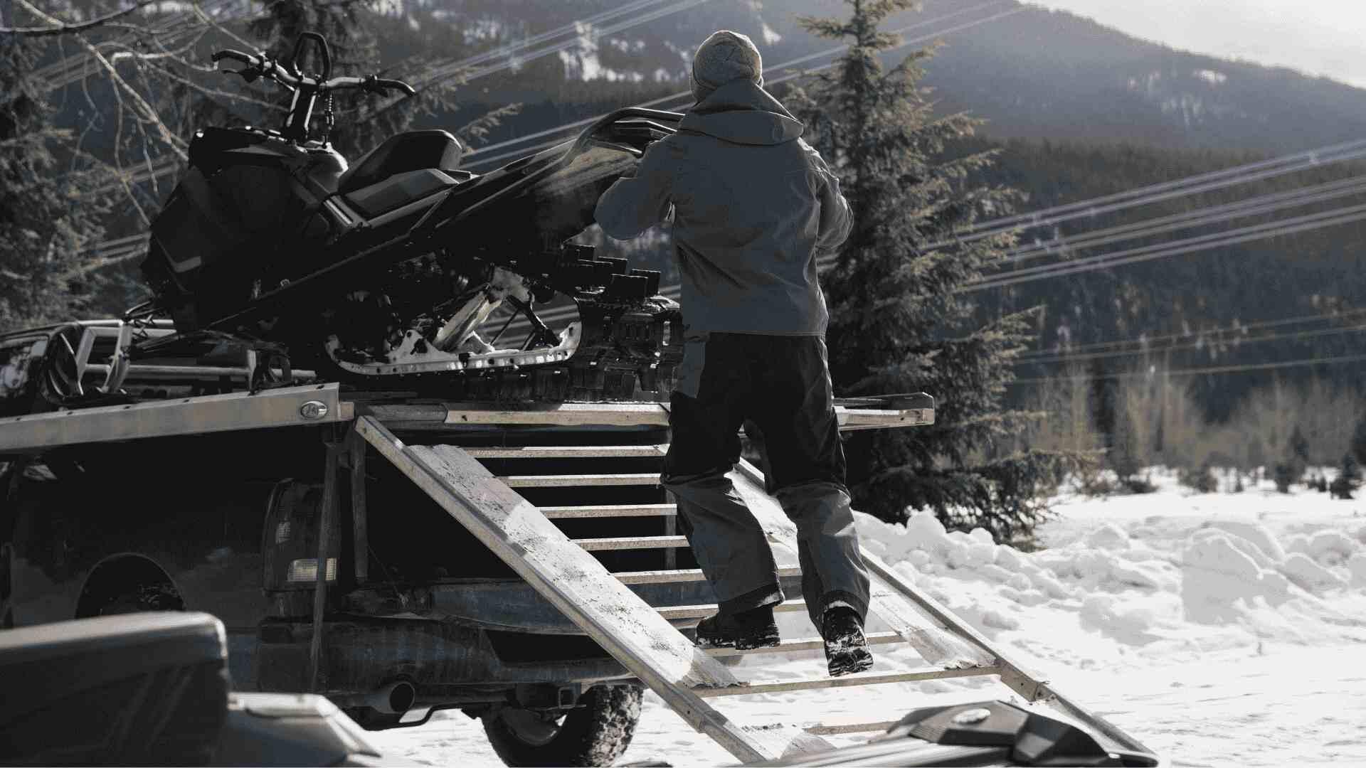 TRANSPORT DE MOTONEIGE LAC SAINT-JEAN